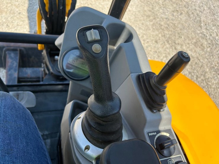 2021-jcb-35z-1-image-23