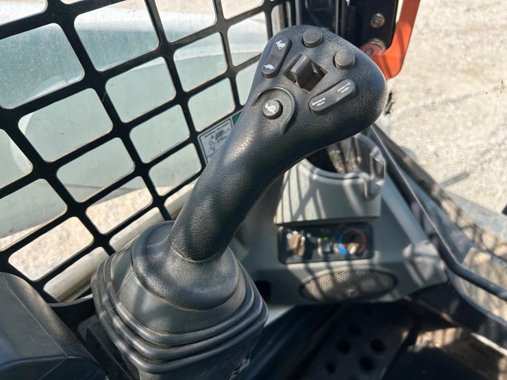 2018-bobcat-t770-image-23