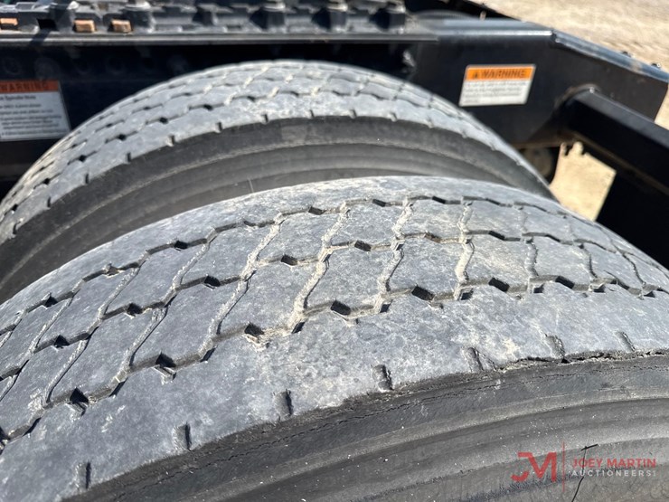 2012-freightliner-cascadia-day-cab-truck-tractor-image-5