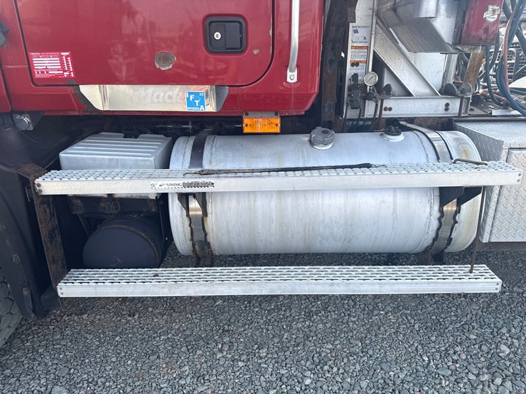 2007-mack-cl733-image-26