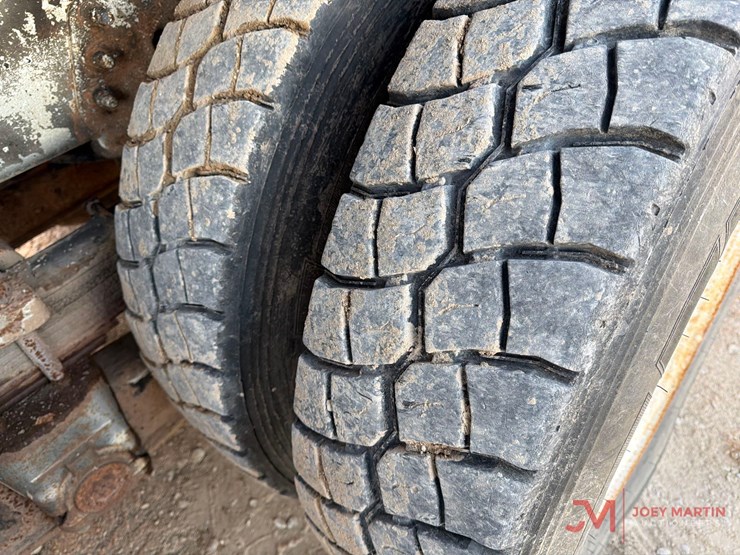 2008-international-7400-image-22