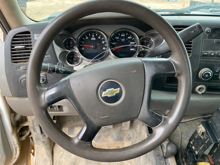 2011-chevrolet-3500-image-36