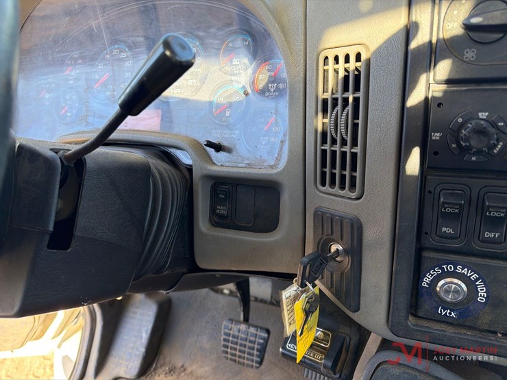 2008-international-7400-image-34