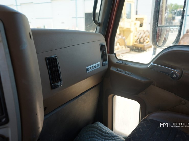 2018-mack-granite-gu713-image-18