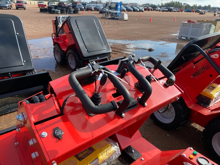 #1157-•-agt-sda-140t-tracked-ride-on-mini-skid-steer-image-9