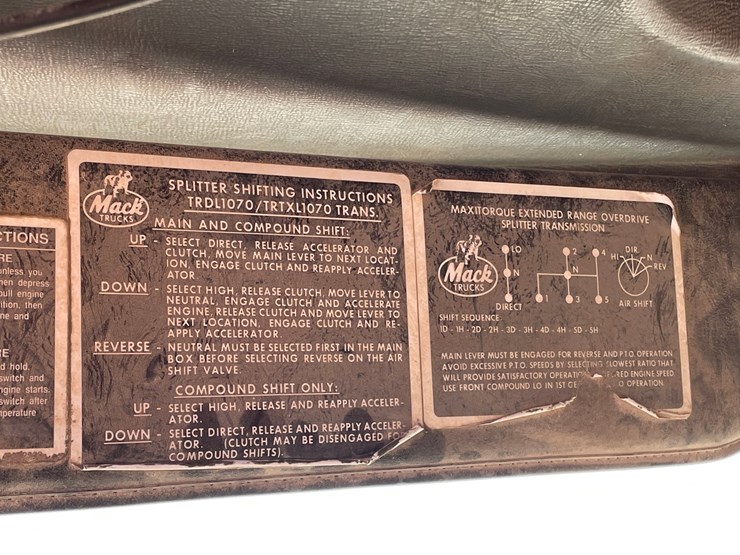 1992-mack-dm690s-image-34