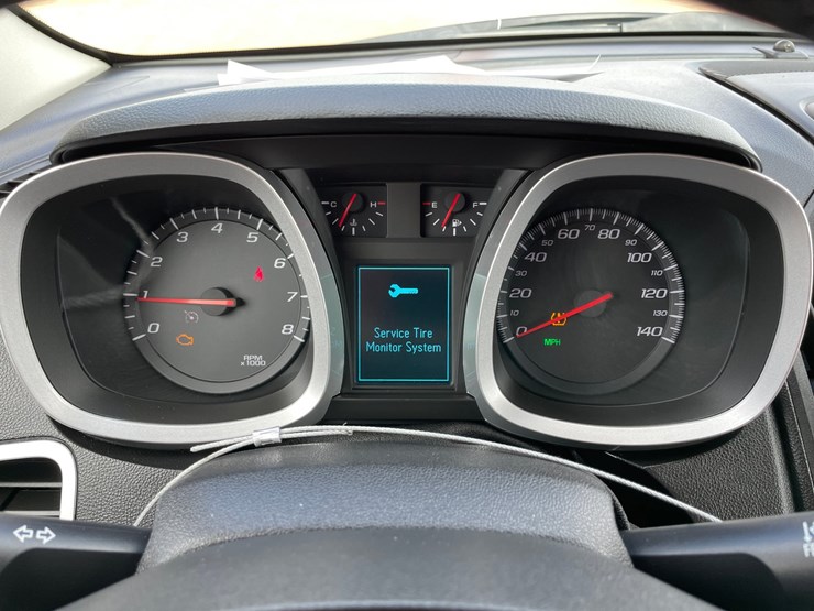 2015-chevrolet-equinox-lt-image-34