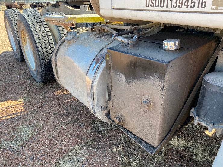 1993-international-8100-image-17