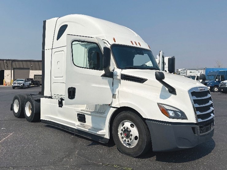 2022-freightliner-cascadia-126-image-1