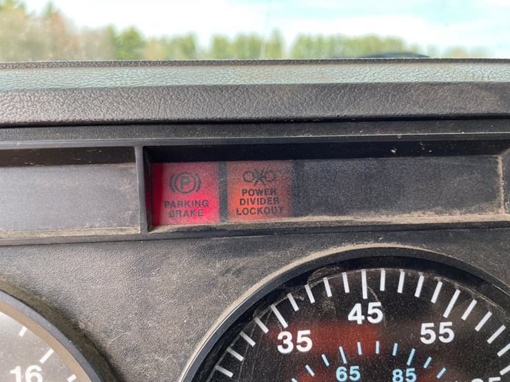 1995-mack-cl713-image-38