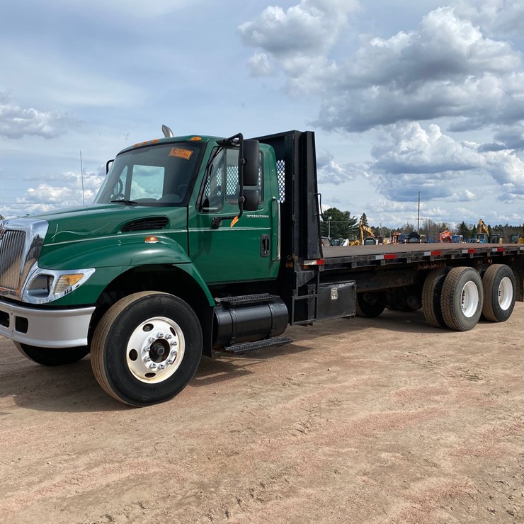 2003 INTERNATIONAL 7400