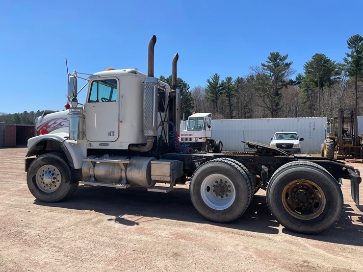 2007-freightliner-fld120-image-7