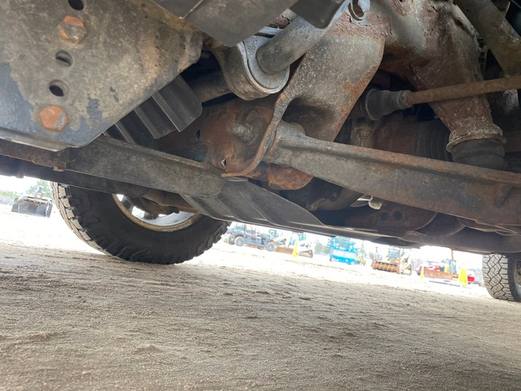 2013-chevrolet-silverado-2500hd-image-19