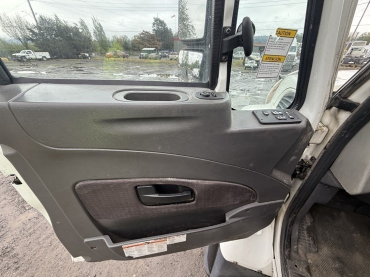 2013-international-7600-image-28