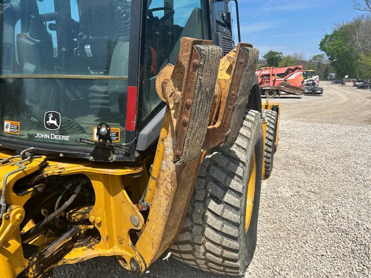 2020-deere-310l-image-12