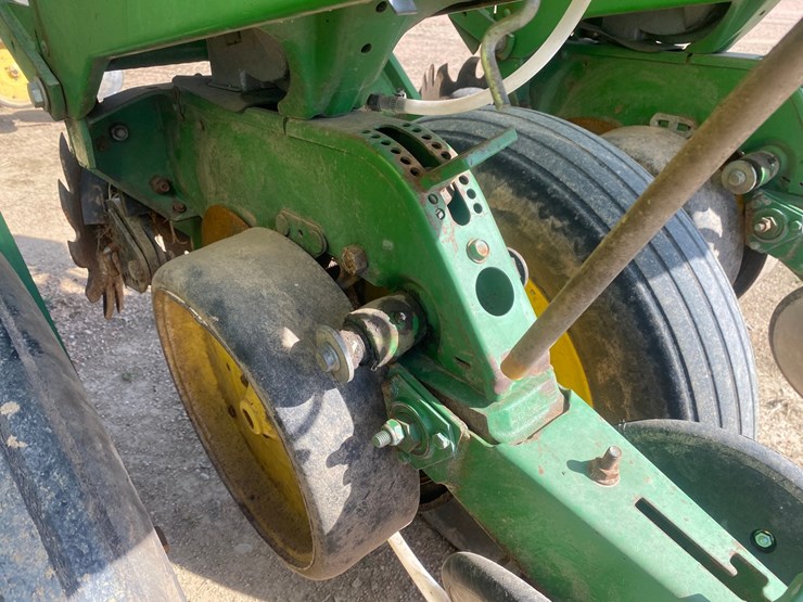 john-deere-7200-image-42