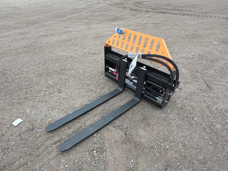 unused-2025-wolverine-pfa-11-3300g-hydraulic-pallet-fork-image-1