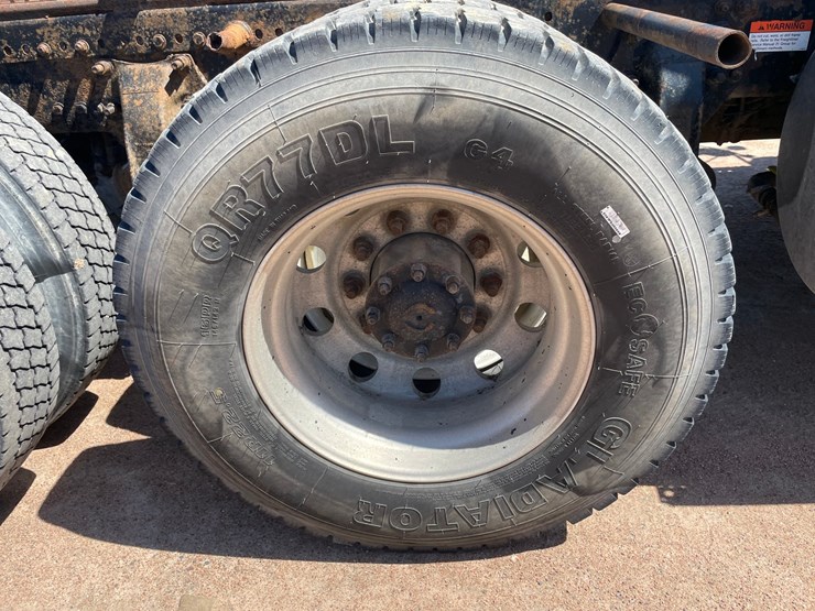 2007-freightliner-fld120-image-24