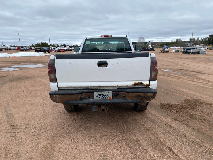 2004-chevrolet-2500-image-9