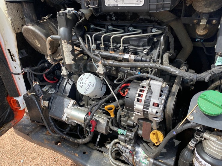 2014-bobcat-s590-image-39