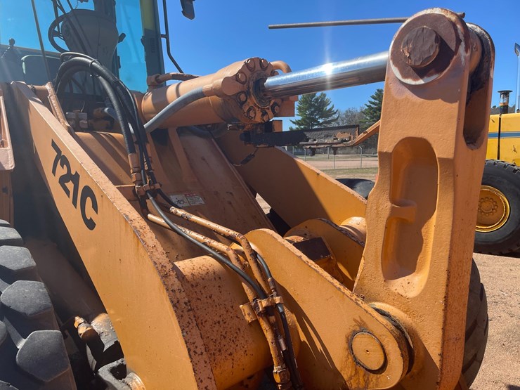 2001-case-721c-image-15