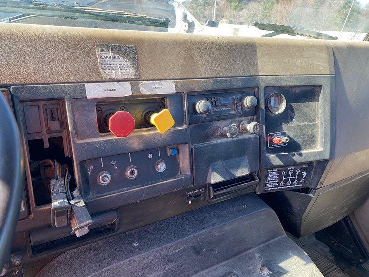 1993-international-8100-image-24