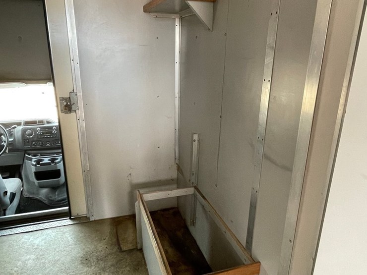 2009-ford-e450-image-46