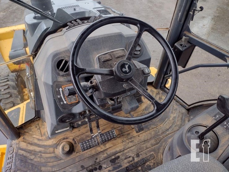 2020-deere-310l-image-8