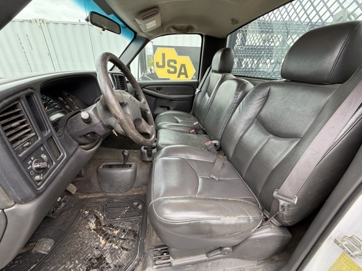 2006-chevrolet-silverado-3500-image-22