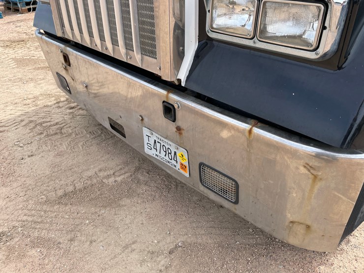 2009-kenworth-w900-image-13