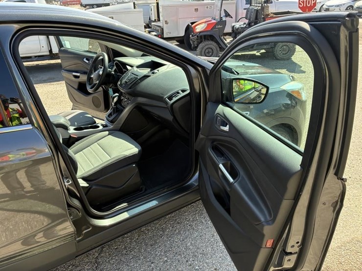 2015-ford-escape-se-image-9