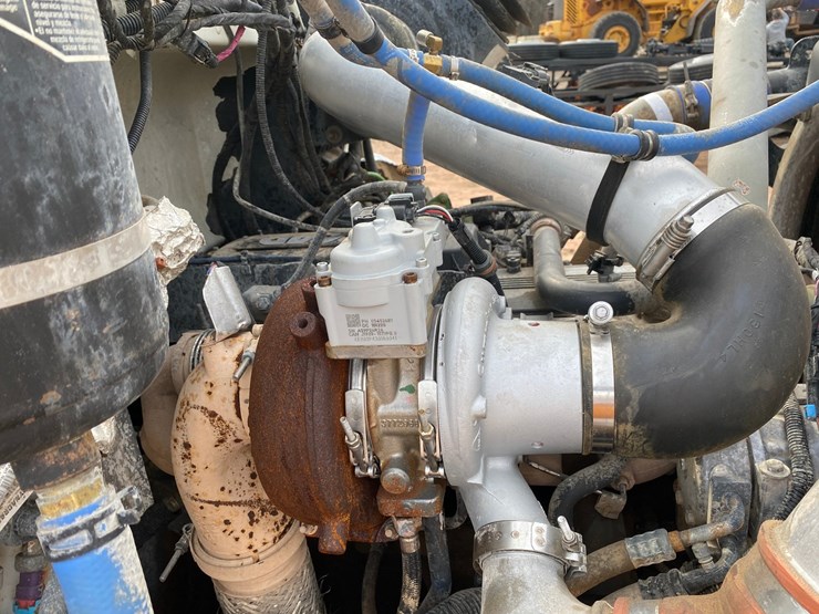 2017-peterbilt-348-image-43