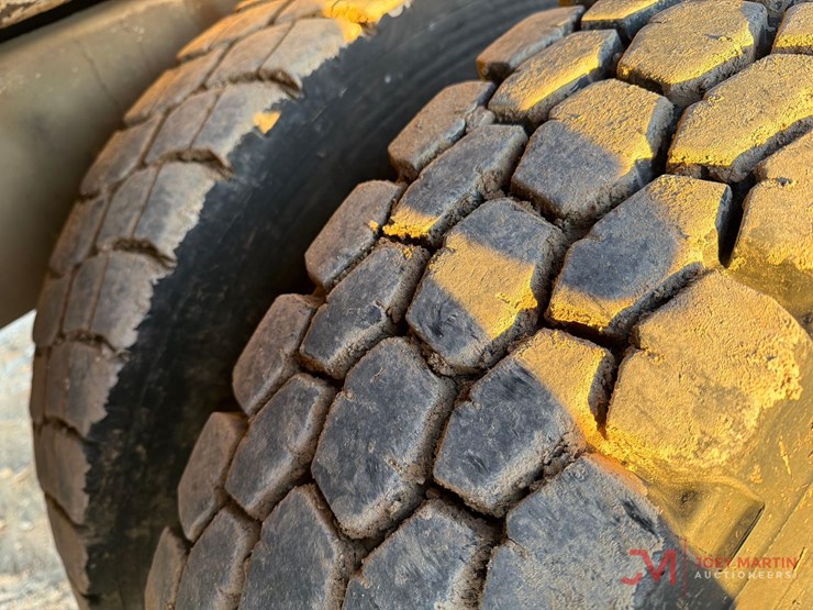 2008-international-7400-image-11