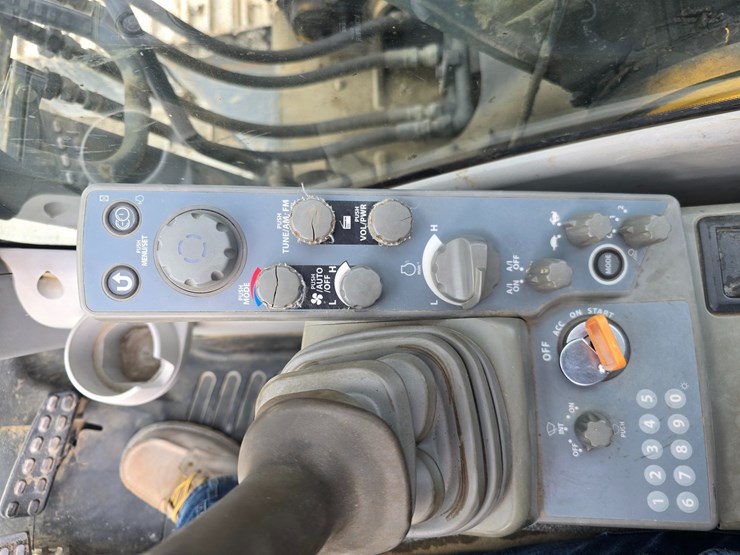 2013-deere-160g-lc-image-84