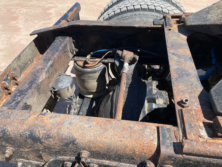 2007-freightliner-fld120-image-29