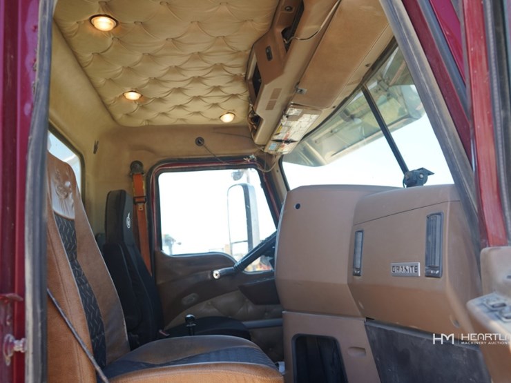 2018-mack-granite-gu713-image-63