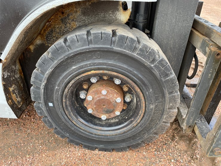 #1162-•-unicarriers-3,450-lbs-lp-forklift-image-20