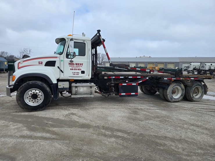 #22589-•-2006-mack-cv713-granite-roll-off-truck-image-5