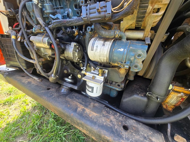 2010-bobcat-t650-image-23