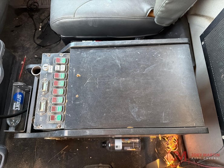 2008-international-7400-image-37