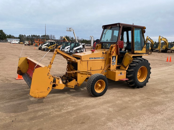 #1004-•-1982-allis-chalmers-714-series-b-industrial-plow-tractor-image-13