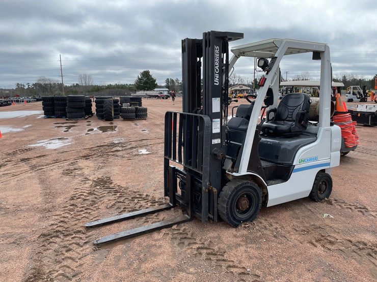 #1162-•-unicarriers-3,450-lbs-lp-forklift-image-1