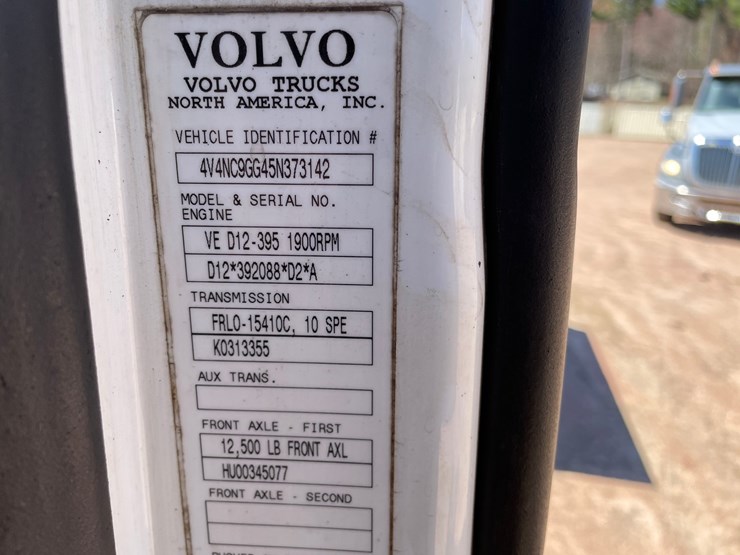 2005-volvo-10-image-41