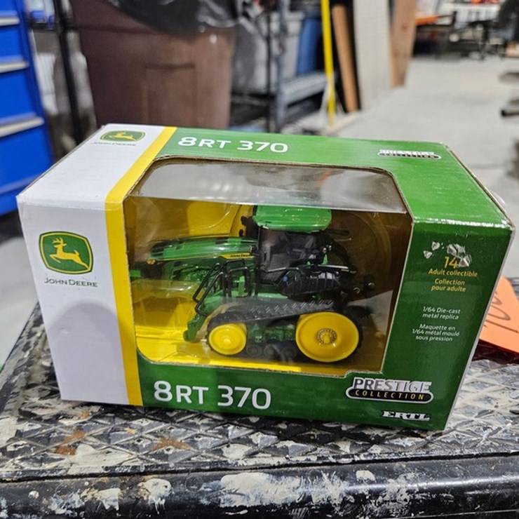 #1002 • John Deere 8RT 370 1/64 Die Cast Toy Tractor