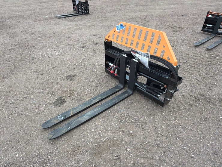 unused-2025-wolverine-pfa-11-3300g-hydraulic-pallet-fork-image-1