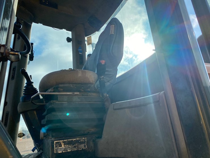 2012-case-521e-image-16