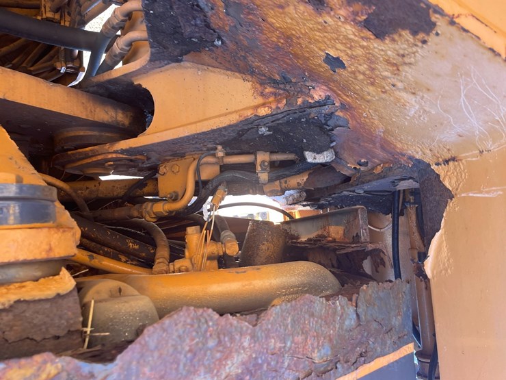 2001-case-721c-image-29