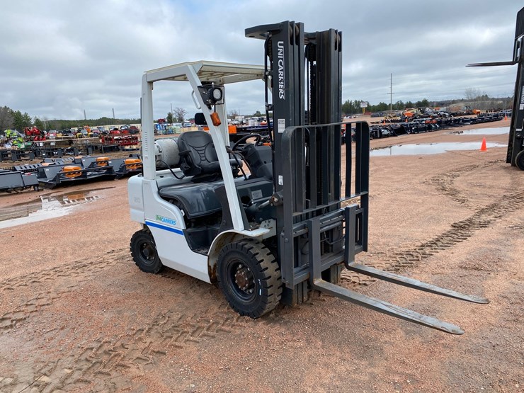 #1161-•-unicarriers-3,450-lbs-lp-forklift-image-3