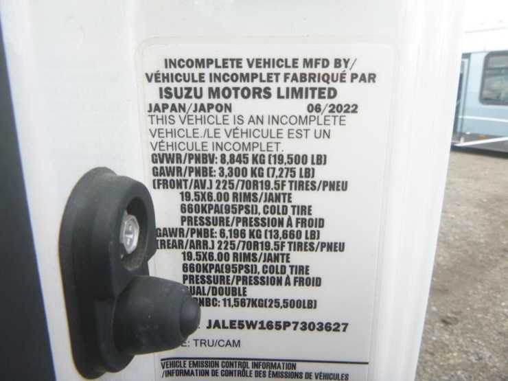 2023-isuzu-nrr-image-24