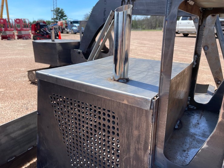 caterpillar-60-image-8